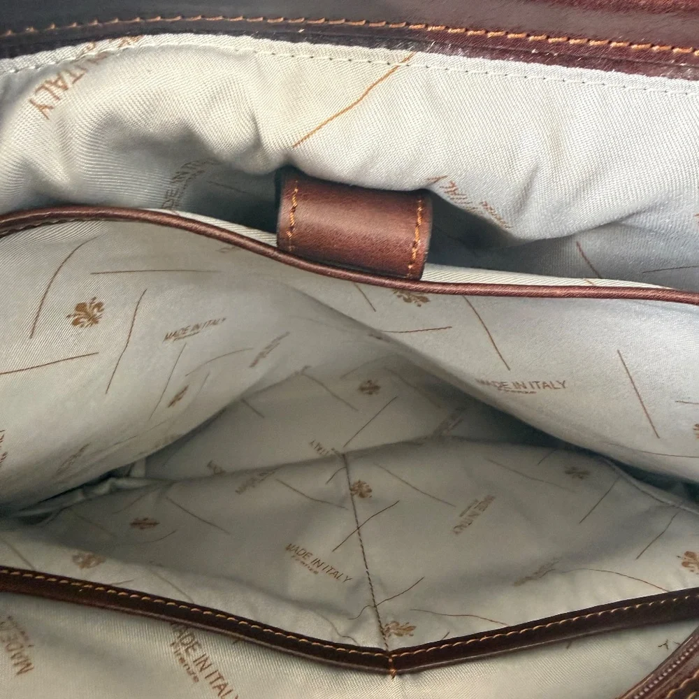Artisan Craftsmanship made in Italy. Full Grained Leather backpack.